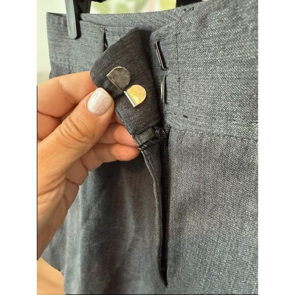 Jenni Kayne 2000's Women's Pleated Gray 100% Wool Tuxedo Shorts Size 6 - Picture 7 of 13